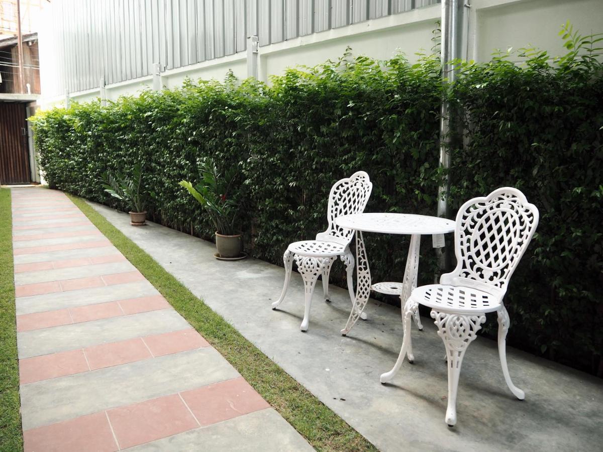 Bua House Poshtel Hotel Chiang Mai Buitenkant foto