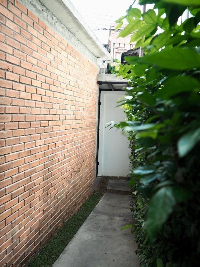 Bua House Poshtel Hotel Chiang Mai Buitenkant foto